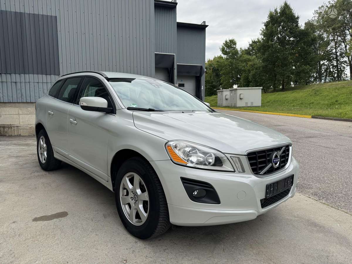 Volvo XC60 2010 — вигляд ззаду