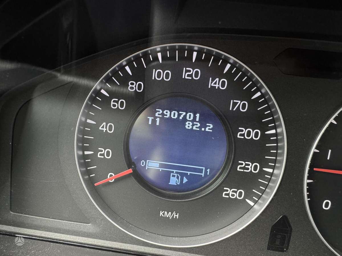 Volvo XC60 2010 — фото 27