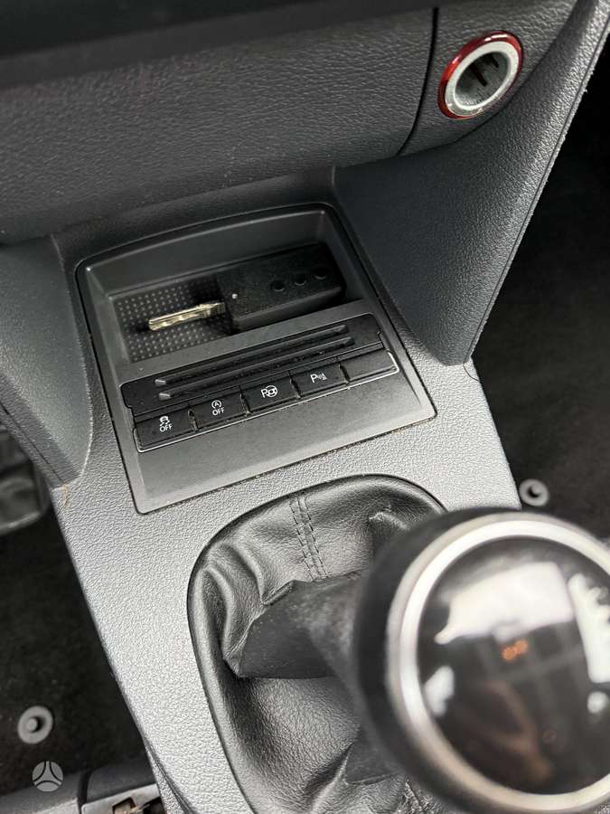 Volkswagen Touran 2012 — photo 10