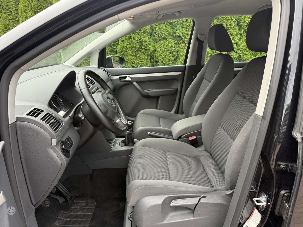 Volkswagen Touran 2012 — photo 11