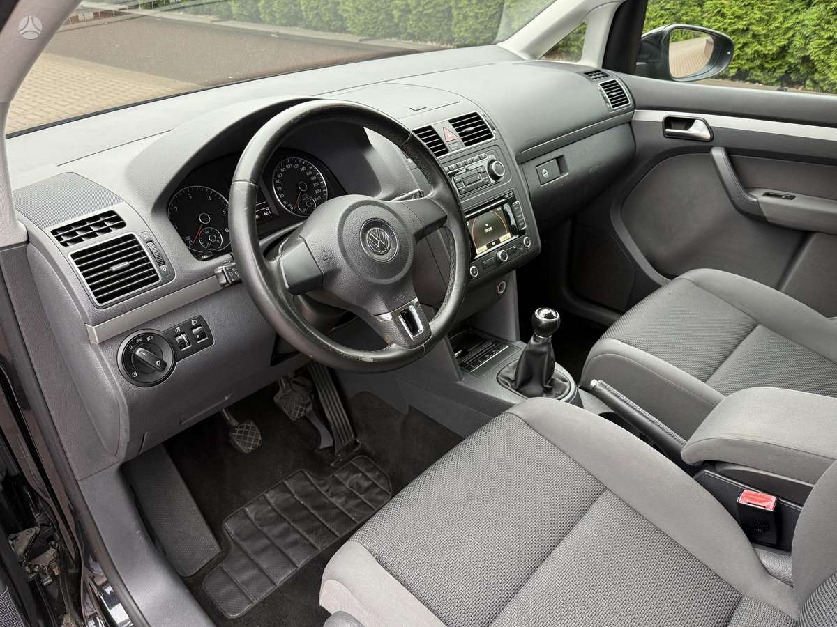 Volkswagen Touran 2012 — photo 12