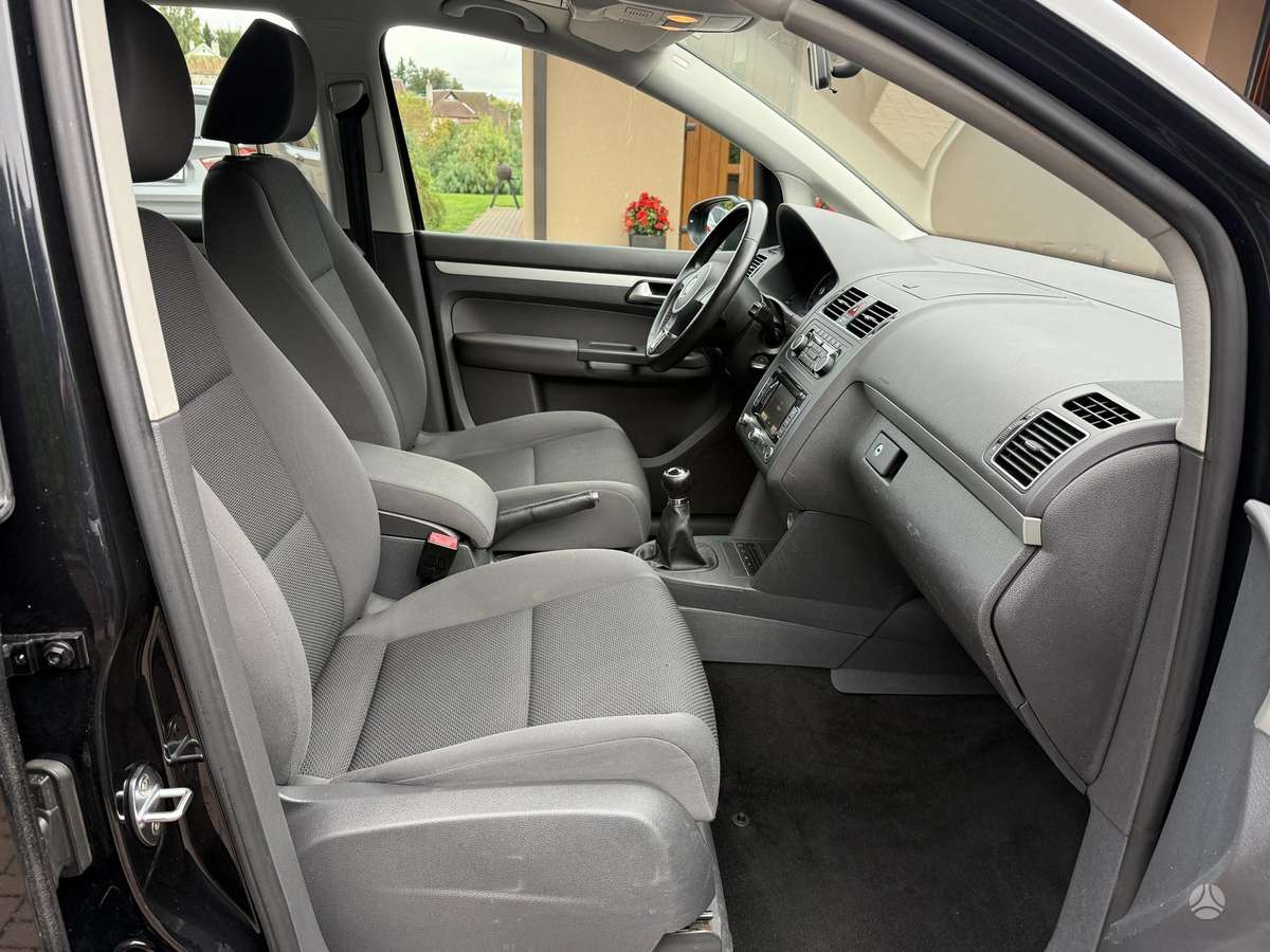 Volkswagen Touran 2012 — photo 15