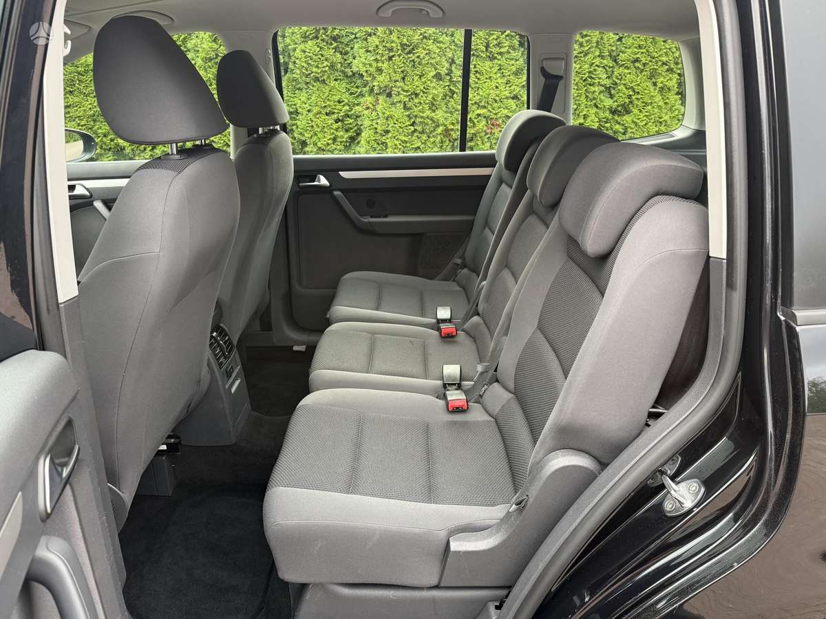 Volkswagen Touran 2012 — photo 16