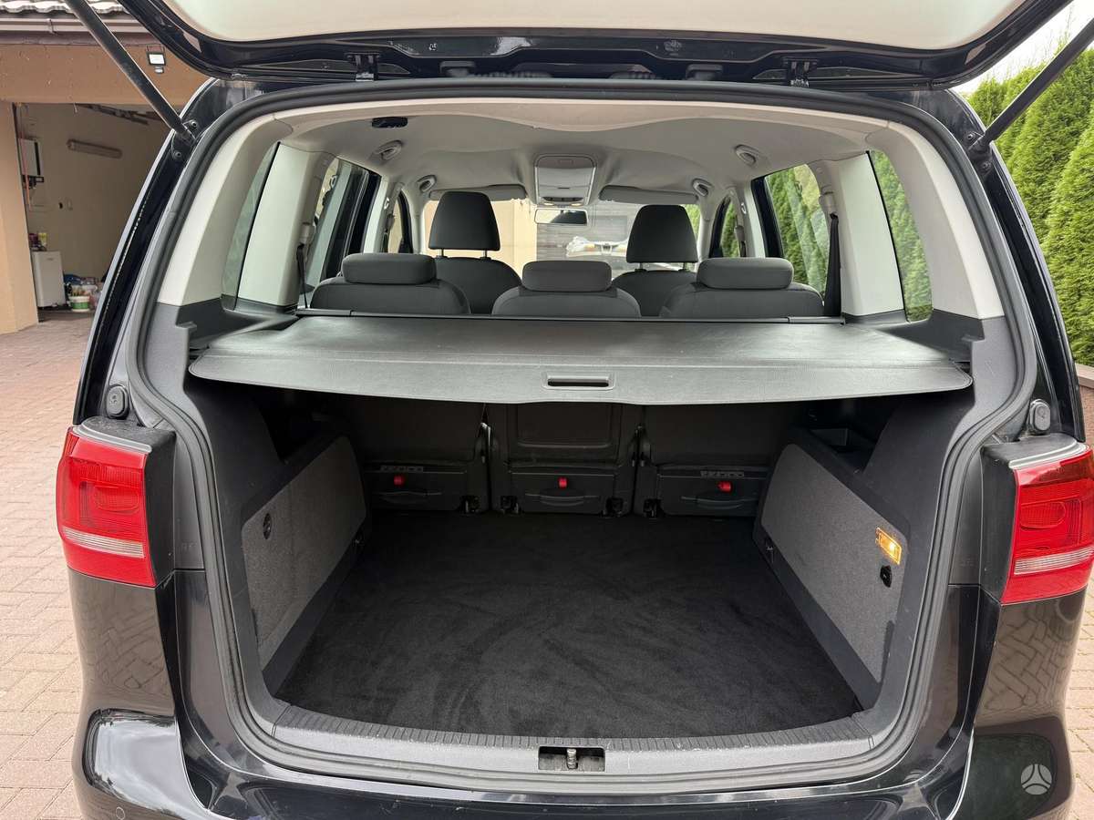 Volkswagen Touran 2012 — photo 17