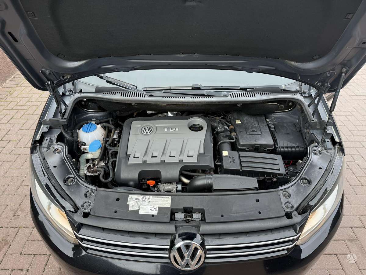 Volkswagen Touran 2012 — photo 18