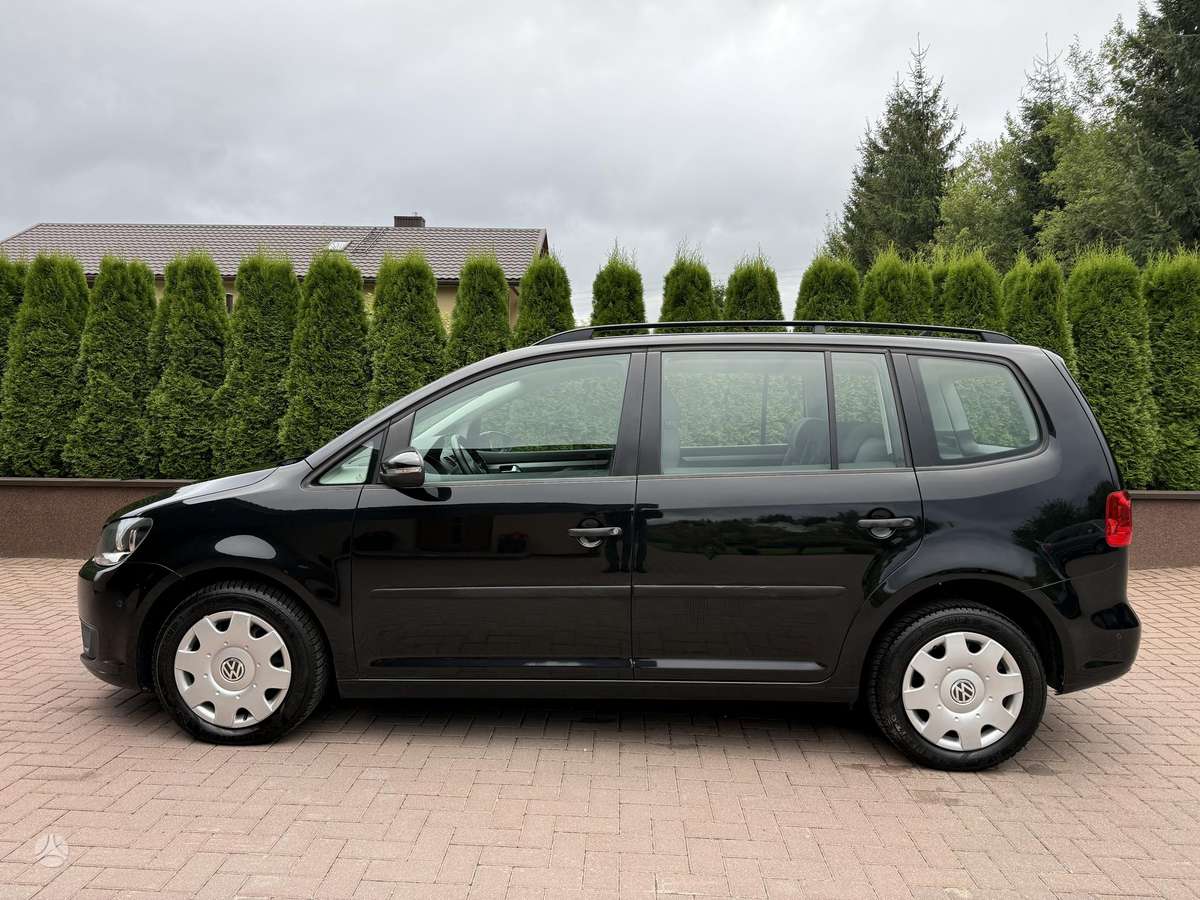 Volkswagen Touran 2012 — rear view