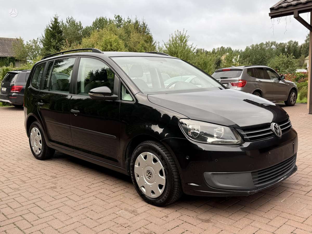 Volkswagen Touran 2012 — engine 1598 cm³, 105 HP (77kW)
