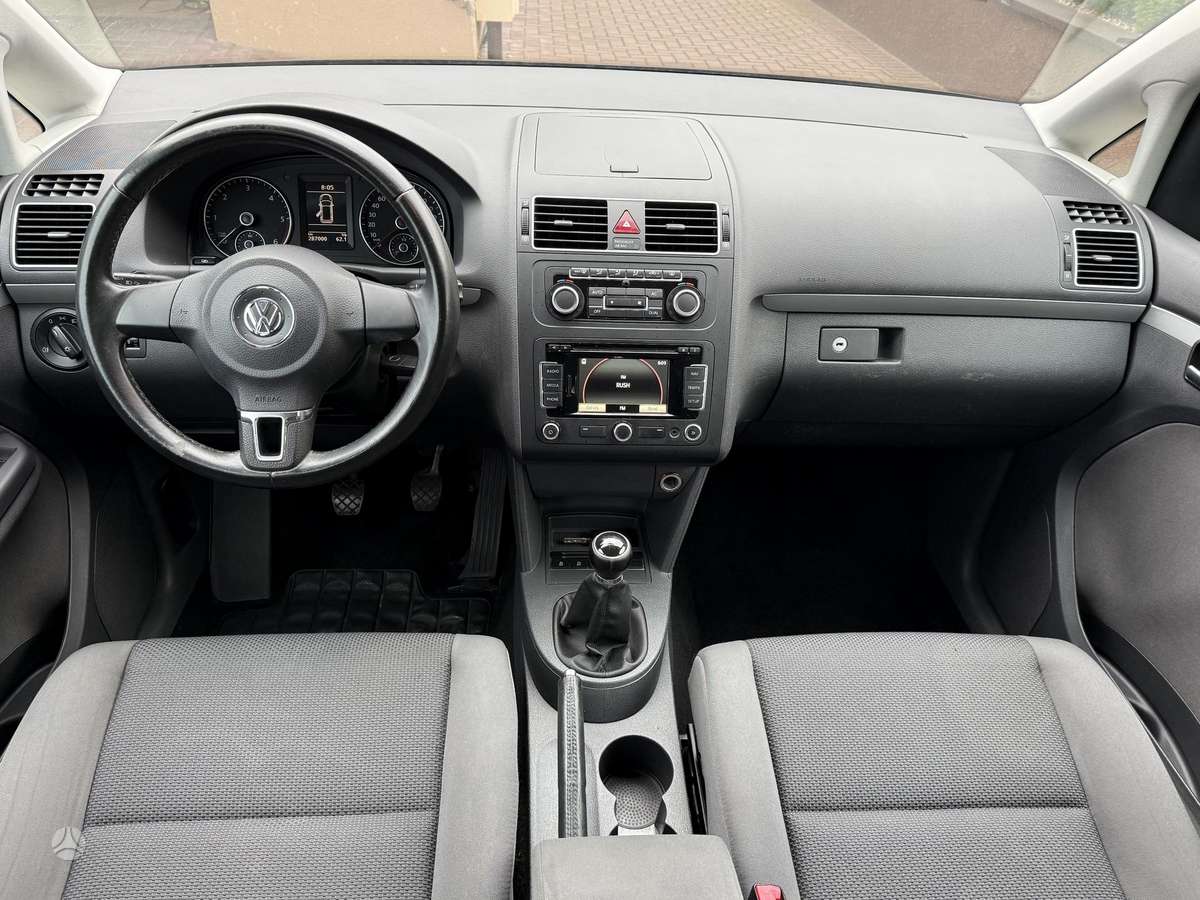 Volkswagen Touran 2012 — photo 8