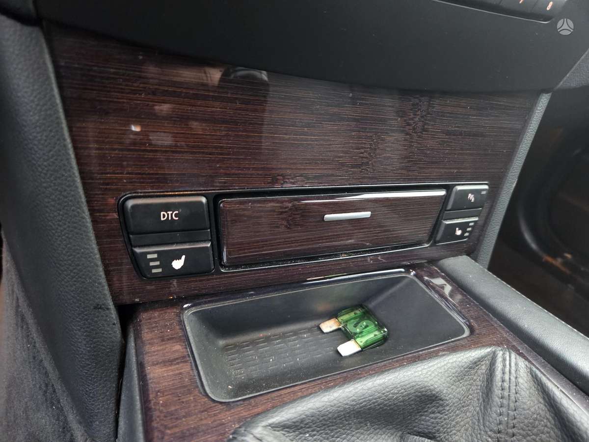 BMW 525 2009 — photo 14