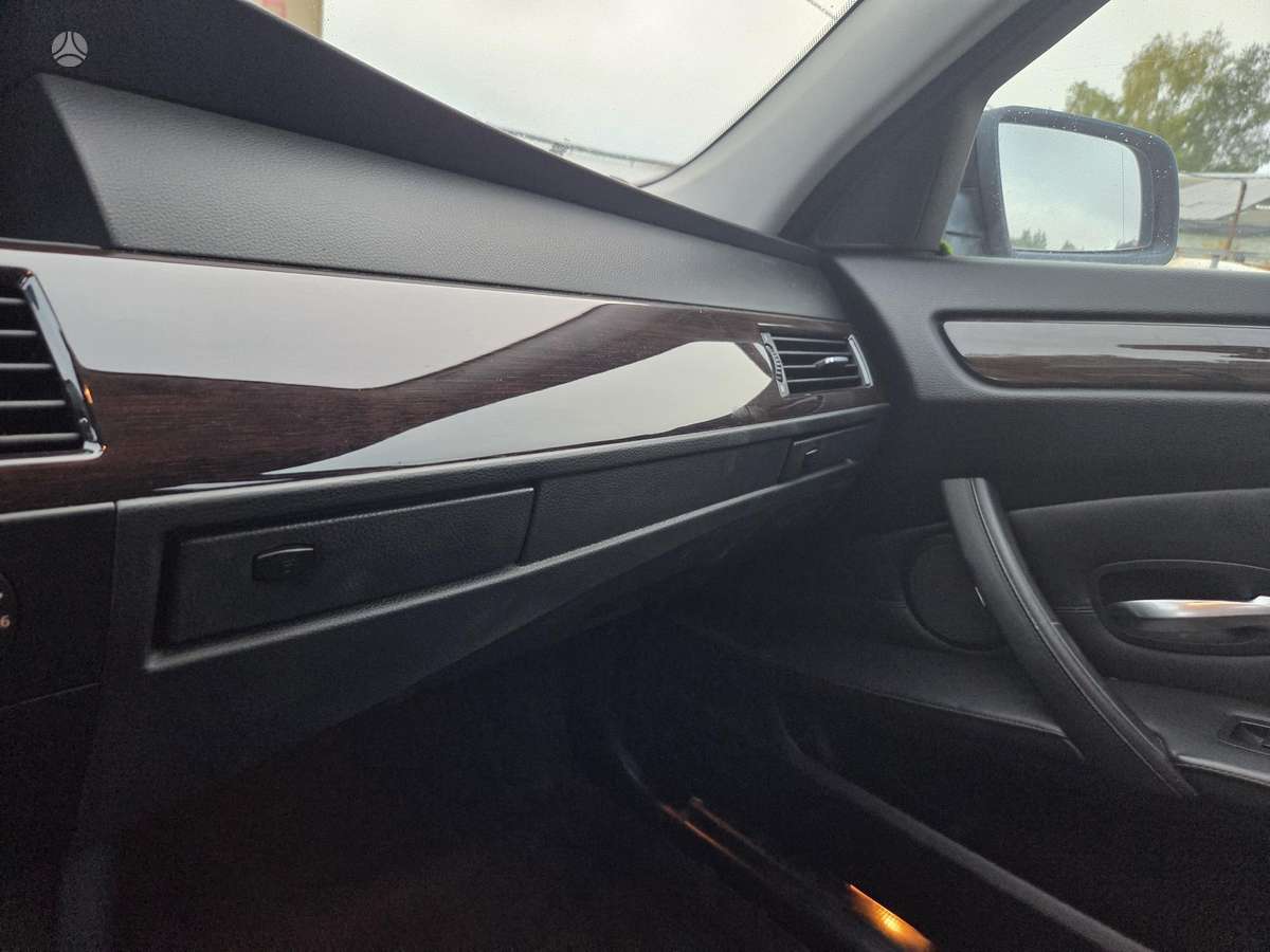 BMW 525 2009 — photo 16