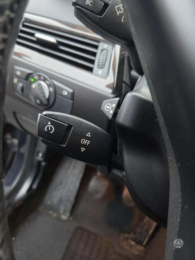 BMW 525 2009 — photo 17