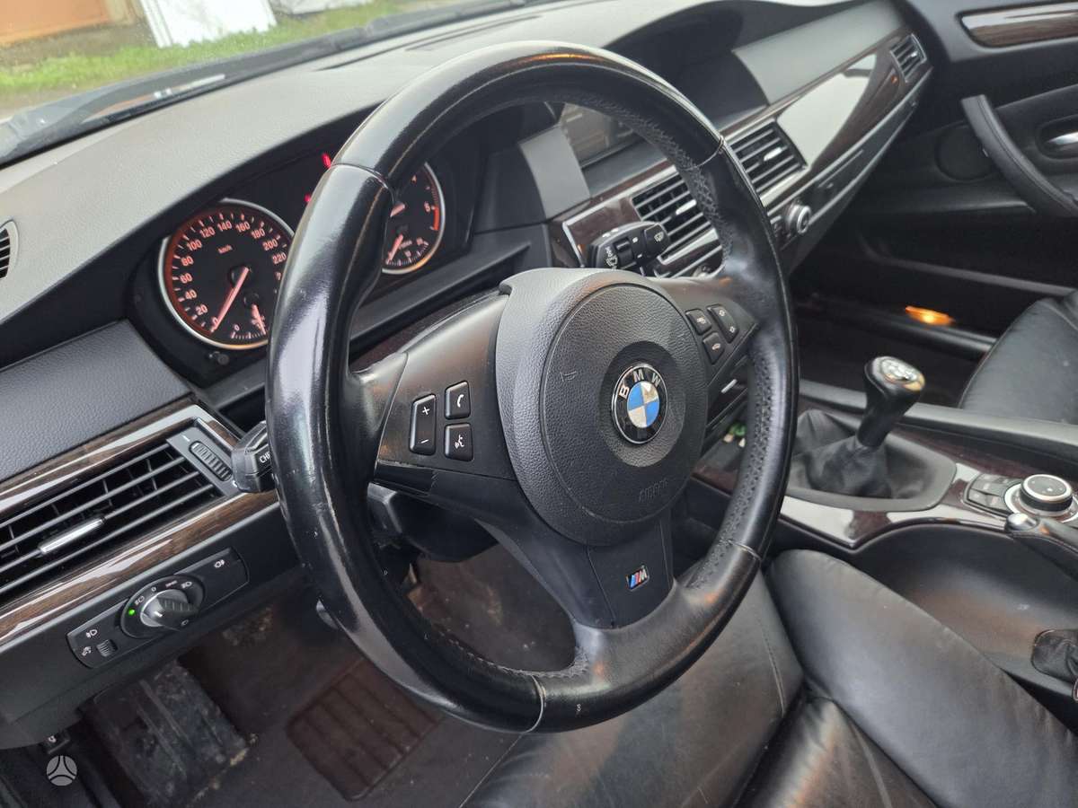 BMW 525 2009 — photo 9