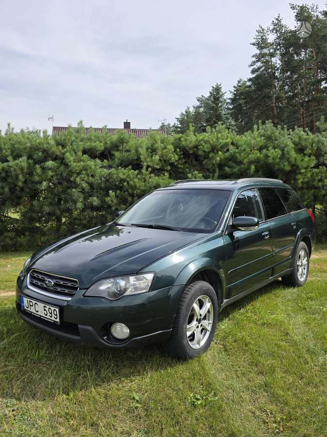 Subaru Outback 2005 — rear view