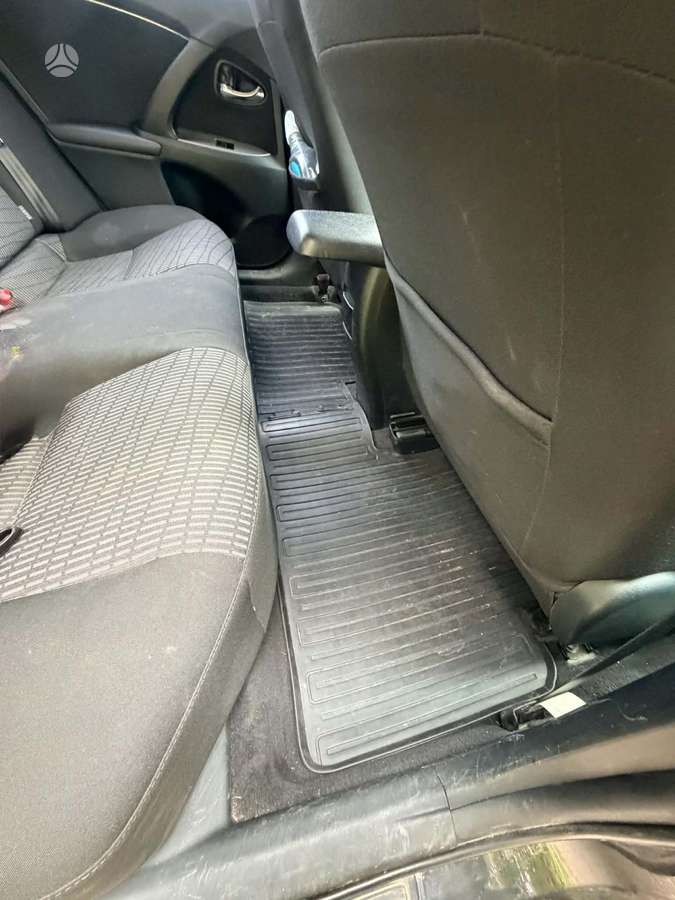 Toyota Avensis 2011 — photo 10