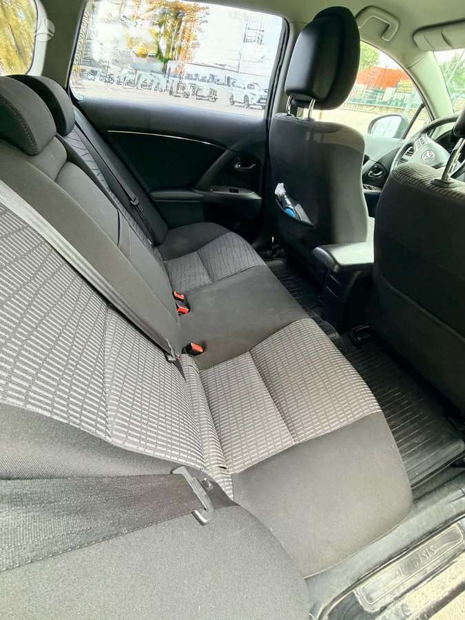 Toyota Avensis 2011 — photo 15