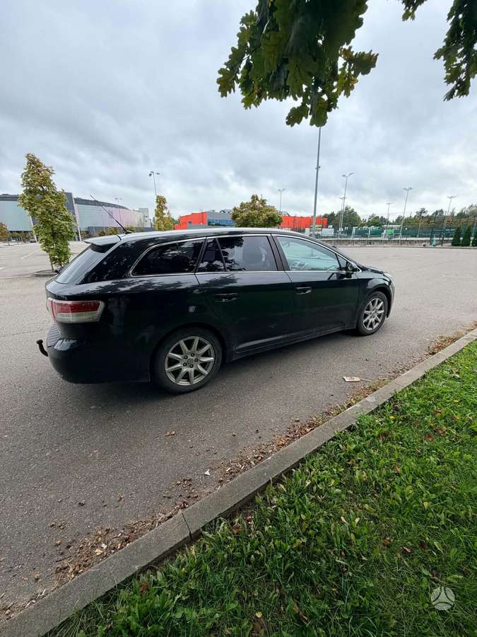 Toyota Avensis 2011 — engine 1998 cm³, 126 HP (93kW)