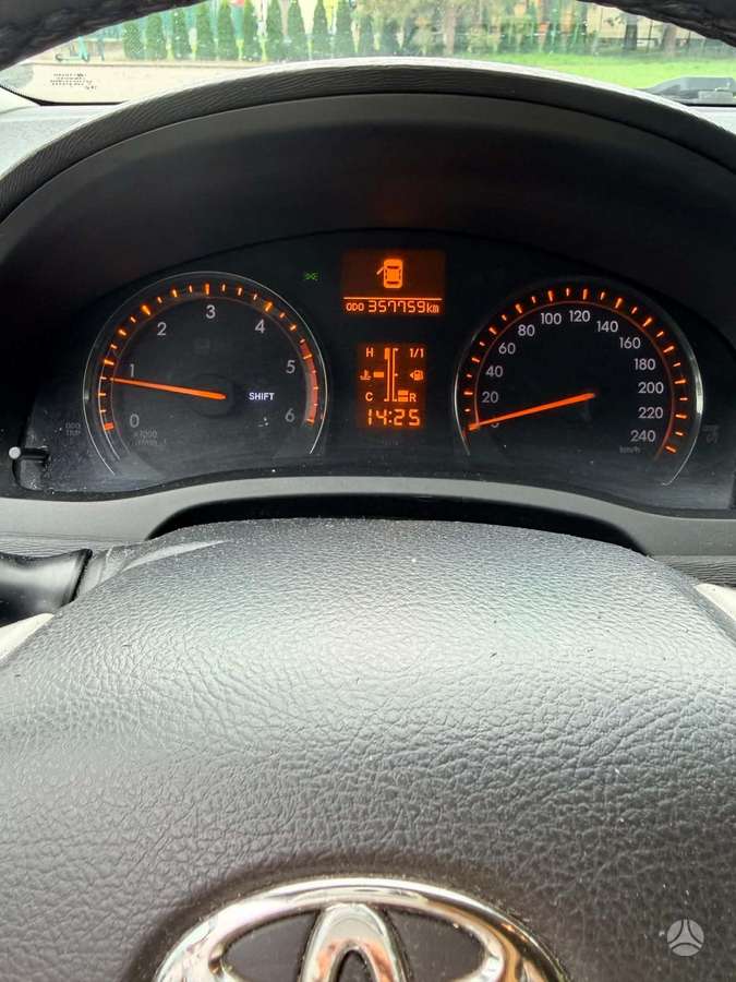 Toyota Avensis 2011 — photo 6