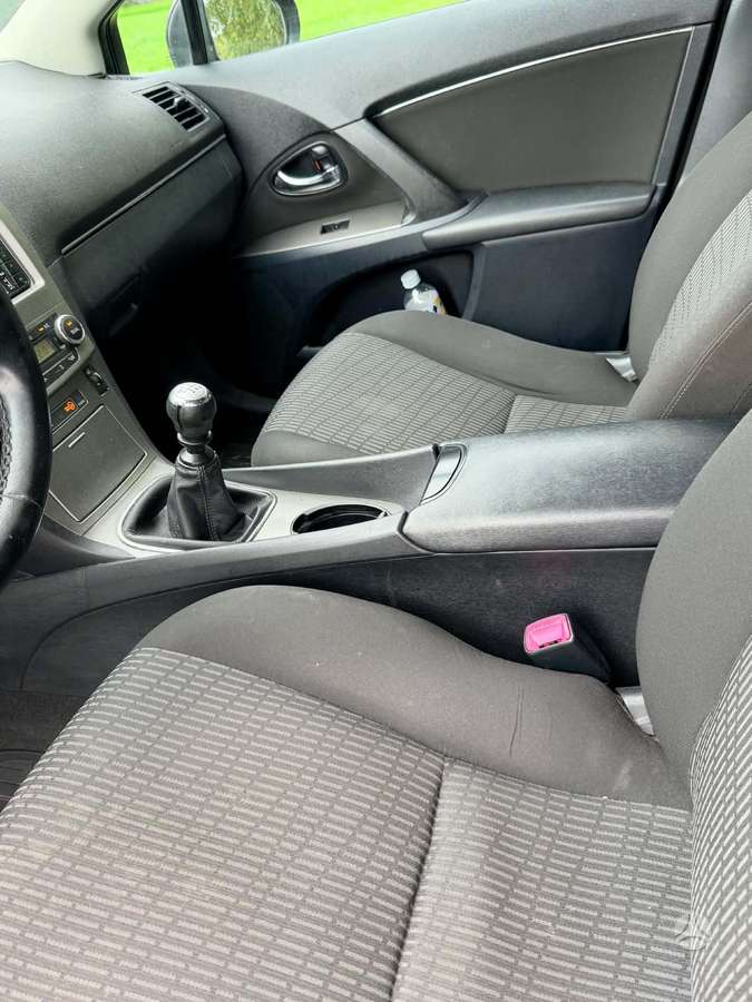 Toyota Avensis 2011 — photo 9