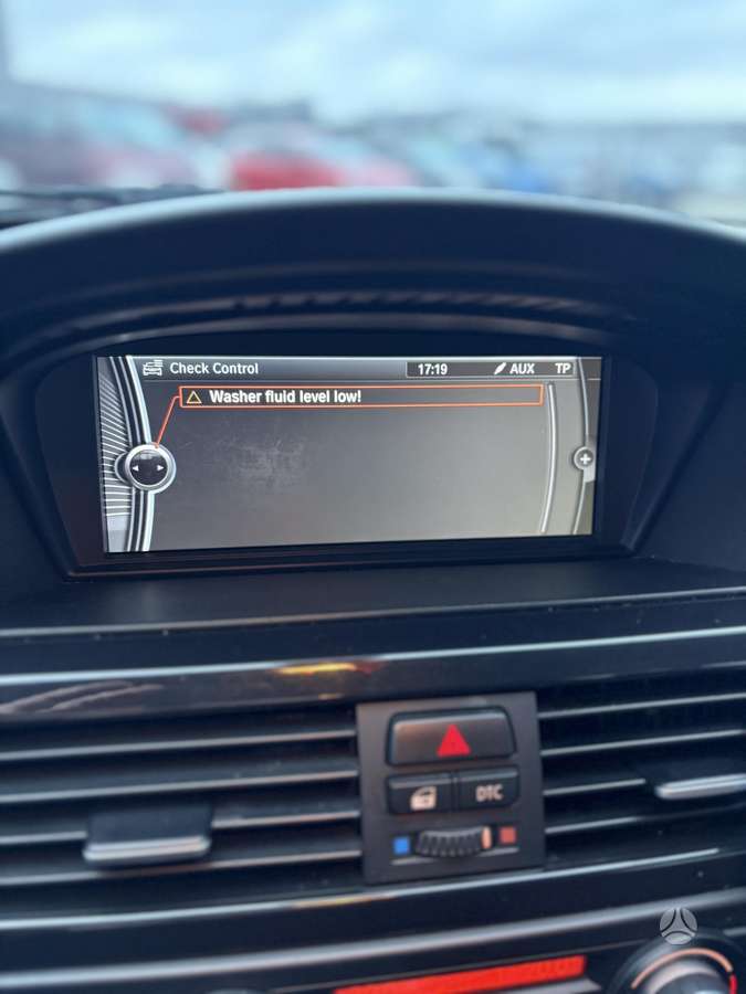 BMW 320 2010 — photo 10