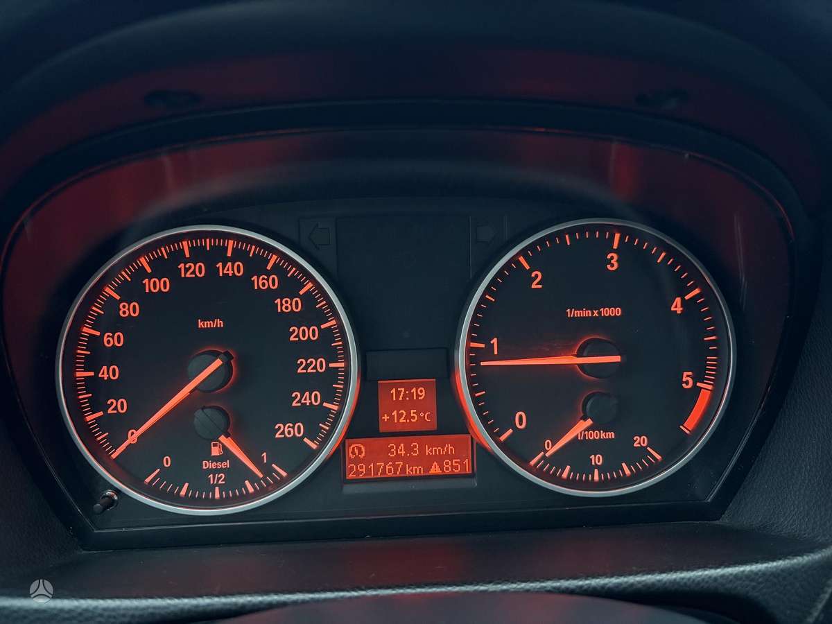 BMW 320 2010 — photo 11