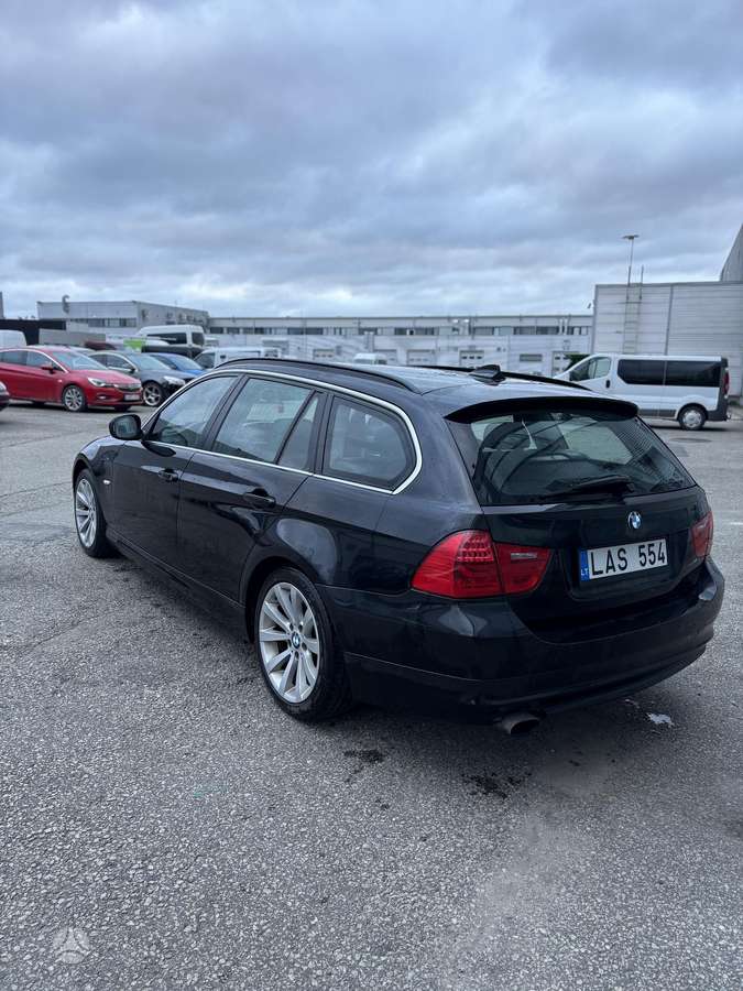 BMW 320 2010 — engine 2000 cm³, 184 HP (135kW)