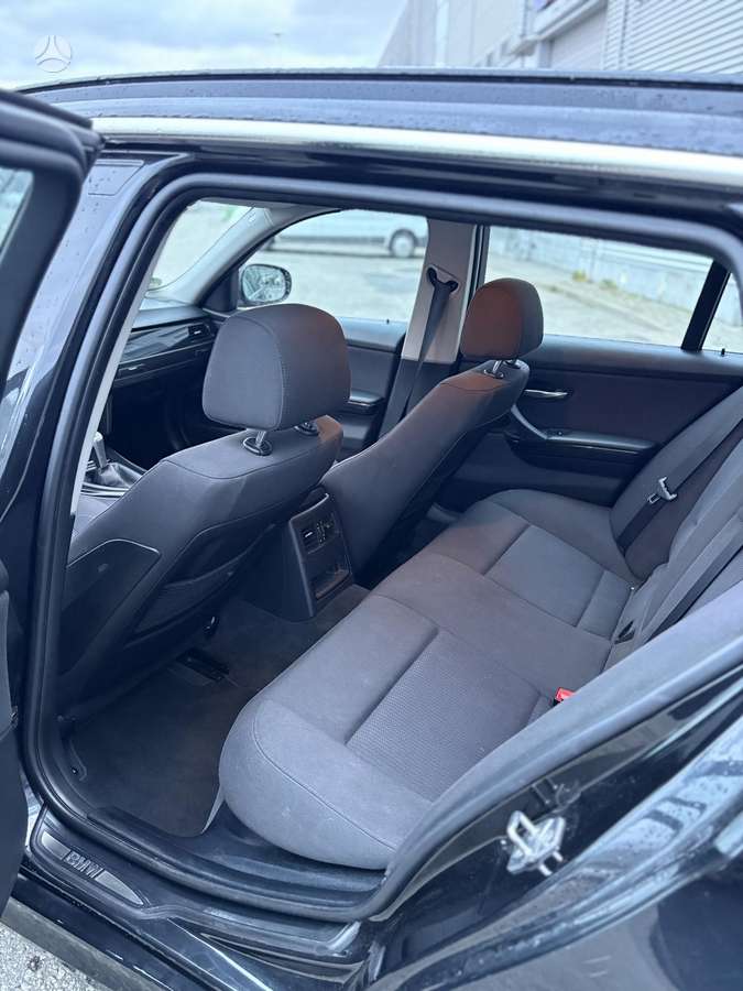 BMW 320 2010 — photo 6