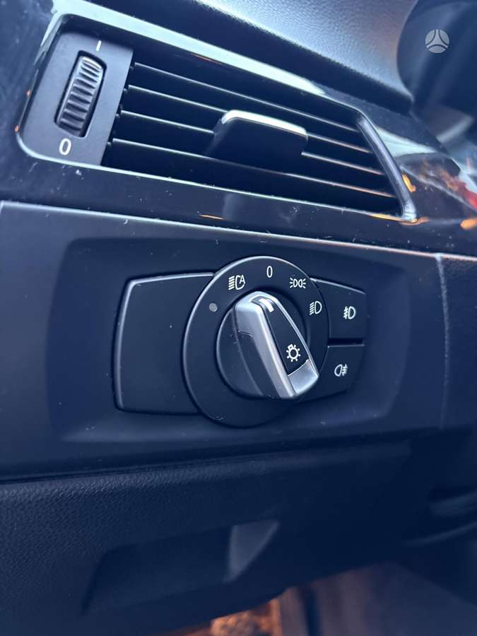 BMW 320 2010 — photo 8