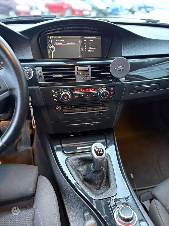 BMW 320 2010 — photo 9