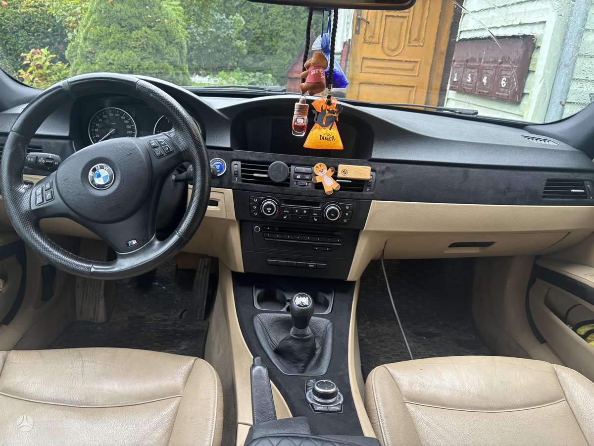 BMW 318 2010 — engine 1995 cm³, 143 HP (105kW)