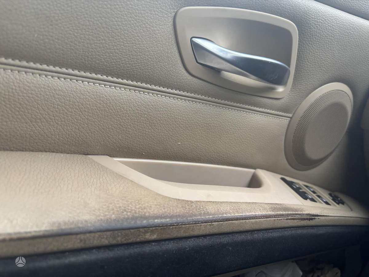 BMW 318 2010 — photo 5