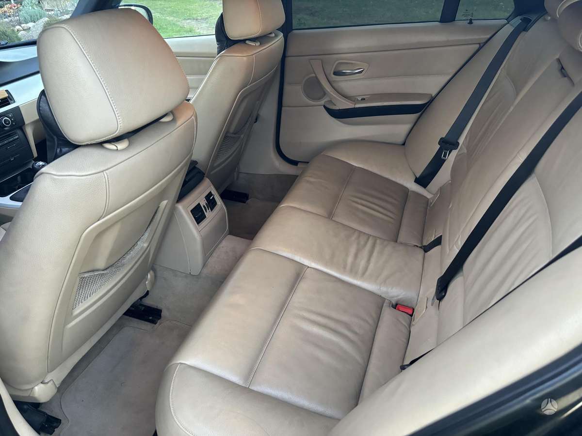BMW 318 2010 — photo 7