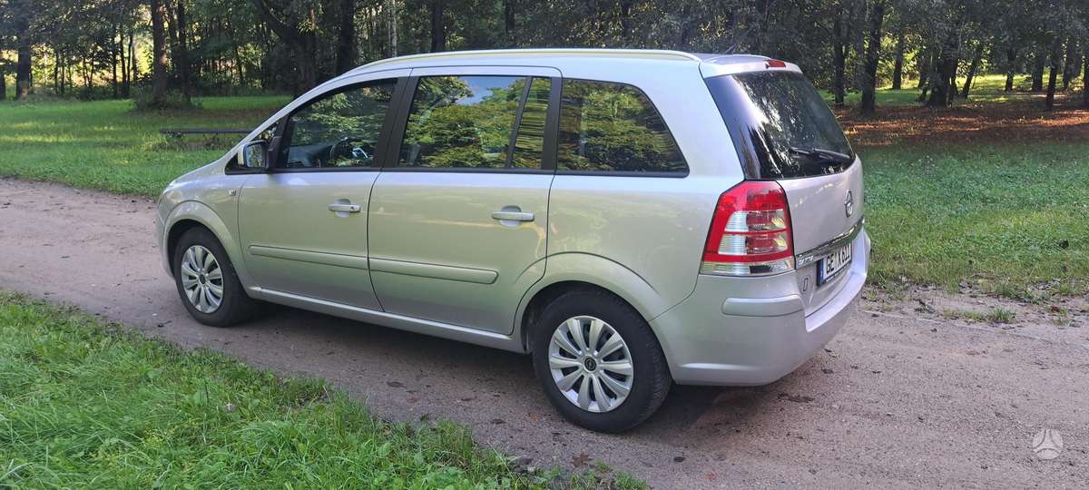Opel Zafira 2012 — двигун 1600 cm³, 120 HP (88kW)