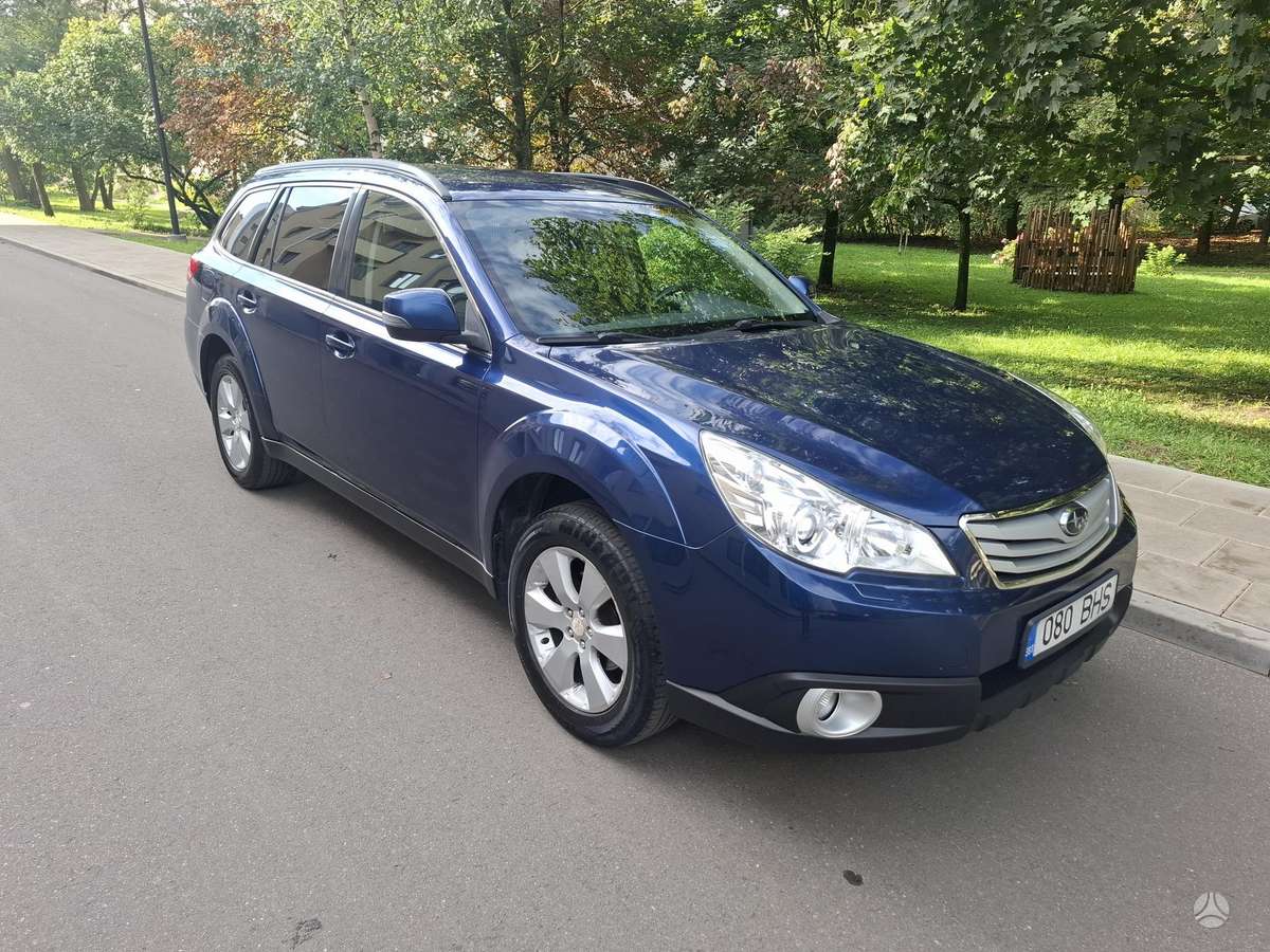 Subaru Outback 2012 — interior