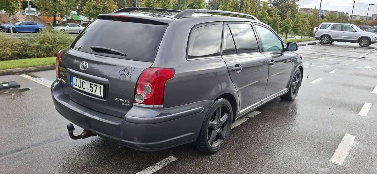 Toyota Avensis 2007 — rear view