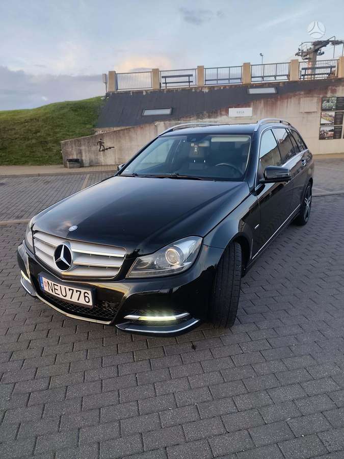 Mercedes-Benz C220 2011 — photo 10