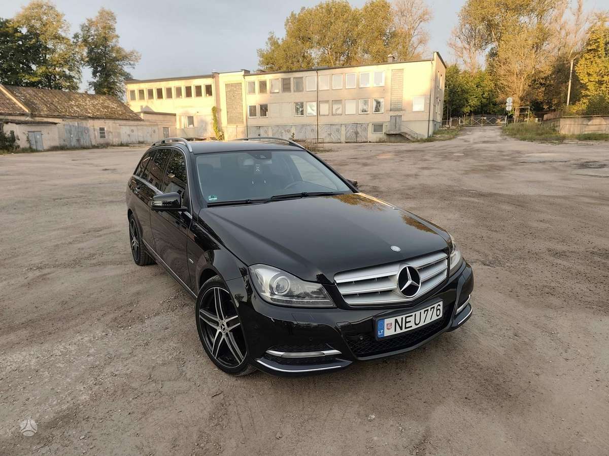 Mercedes-Benz C220 2011 — photo 11