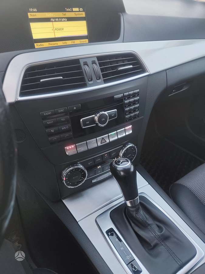 Mercedes-Benz C220 2011 — photo 13