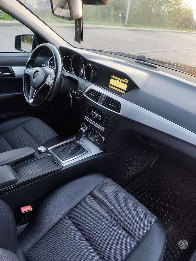 Mercedes-Benz C220 2011 — photo 14