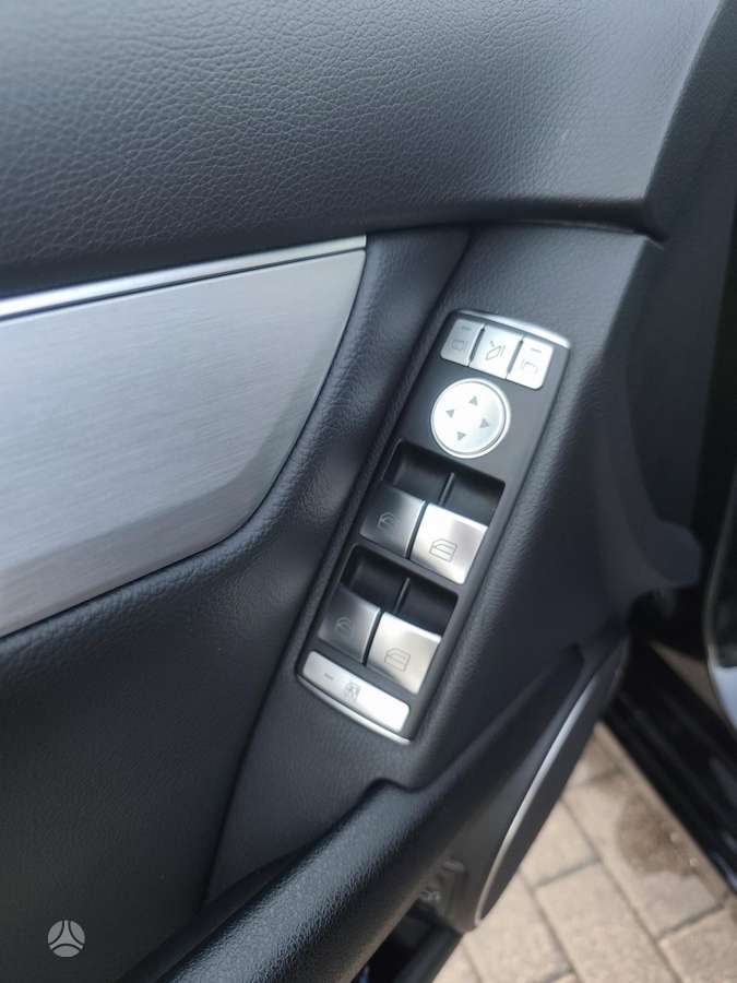Mercedes-Benz C220 2011 — photo 17