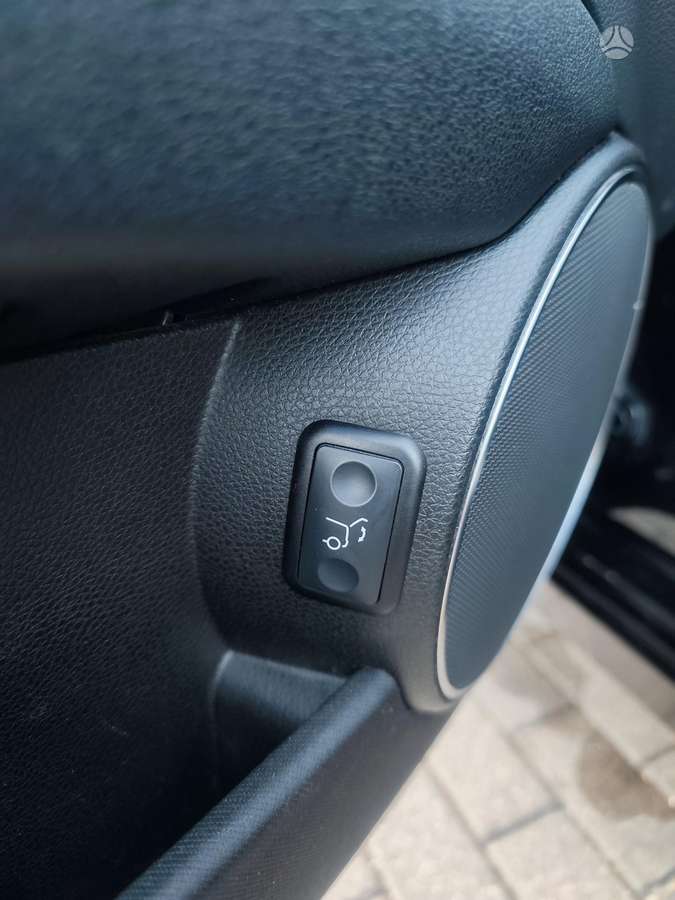 Mercedes-Benz C220 2011 — photo 18