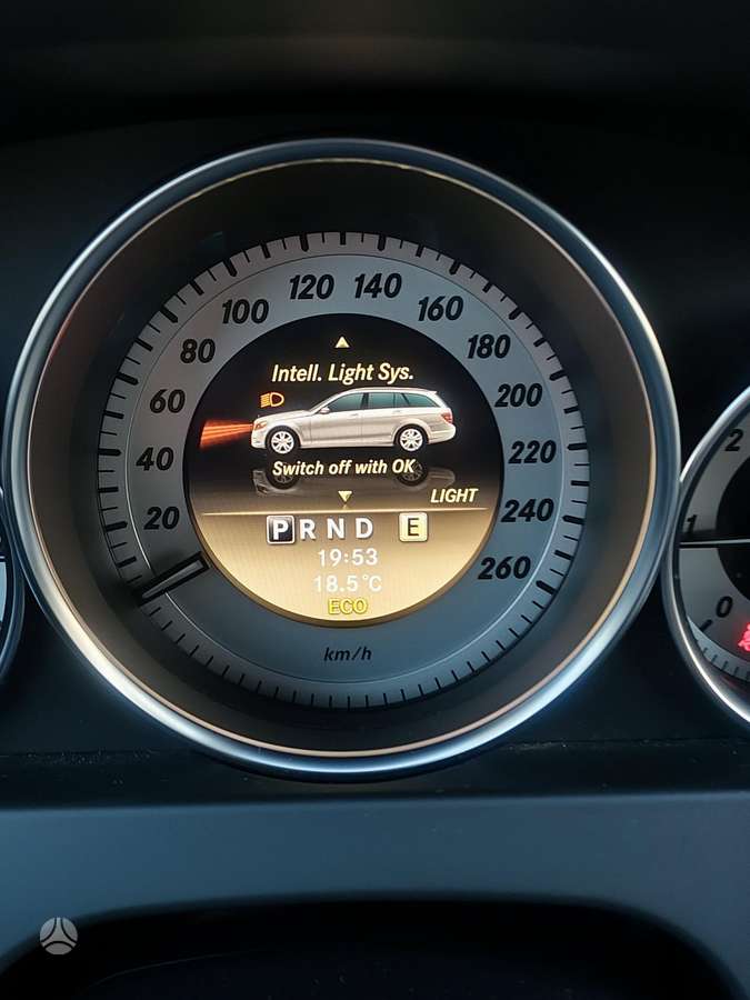 Mercedes-Benz C220 2011 — photo 19