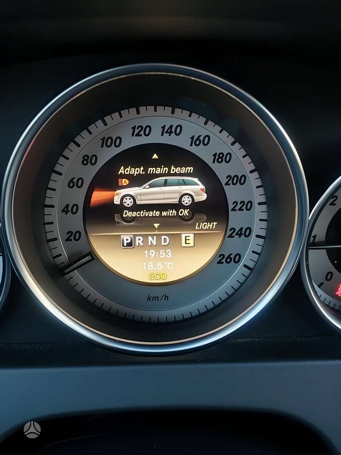 Mercedes-Benz C220 2011 — photo 20