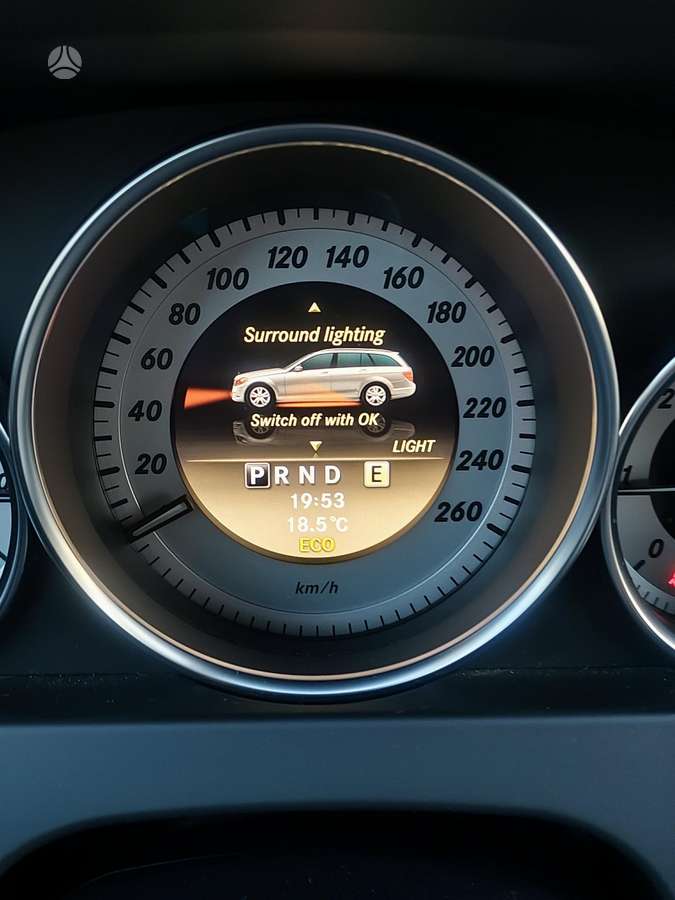 Mercedes-Benz C220 2011 — photo 21
