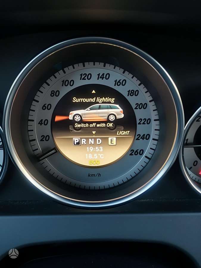 Mercedes-Benz C220 2011 — photo 23