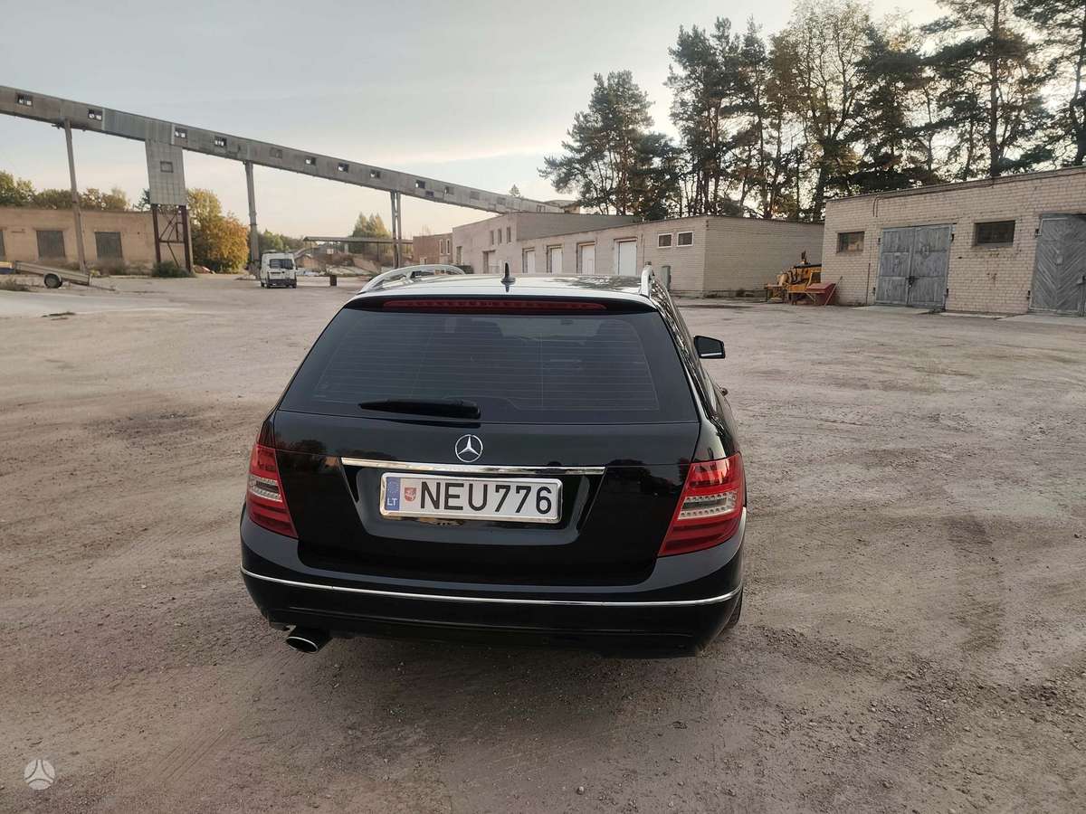 Mercedes-Benz C220 2011 — photo 8