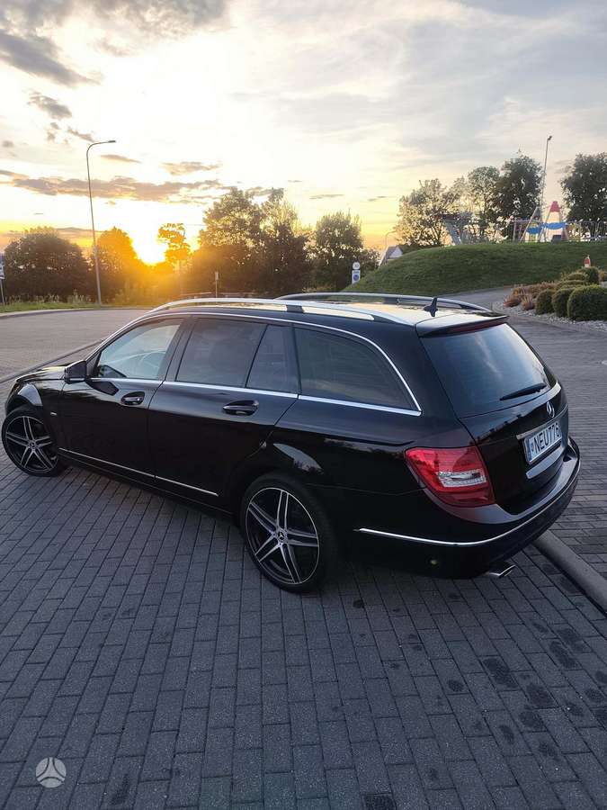 Mercedes-Benz C220 2011 — photo 9