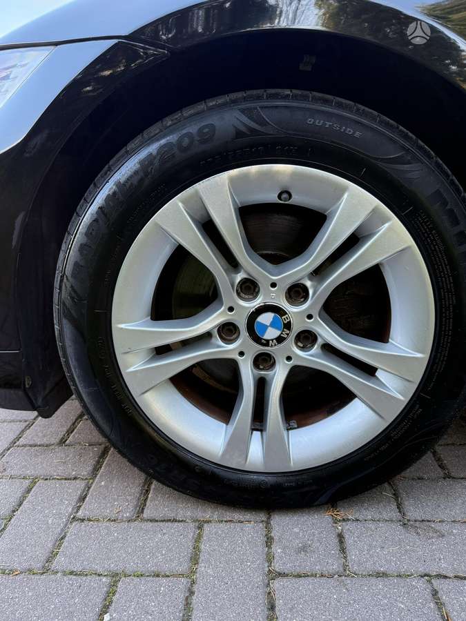 BMW 318 2009 — photo 10