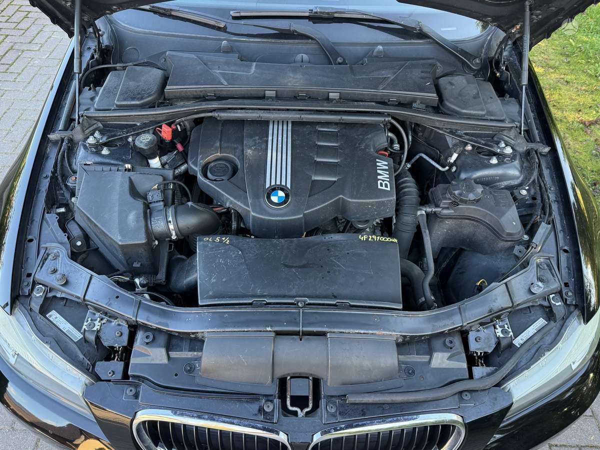 BMW 318 2009 — photo 22