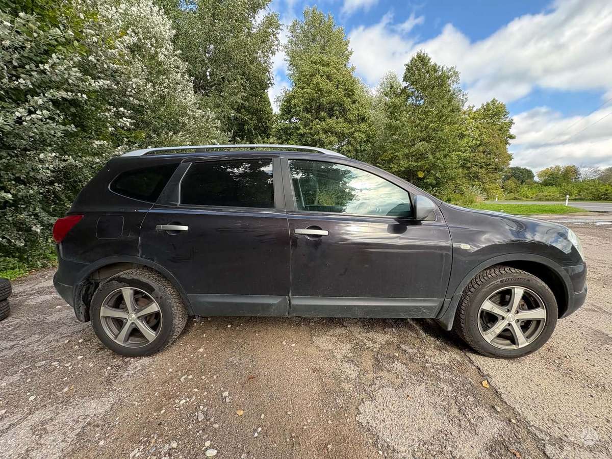 Nissan Qashqai+2 2010 — engine 1997 cm³, 141 HP (104kW)