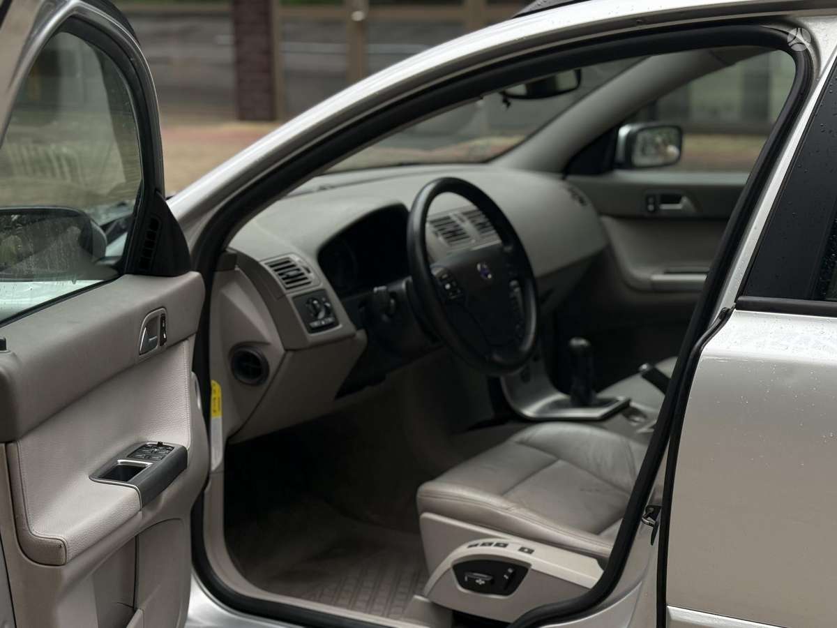Volvo V50 2009 — photo 17